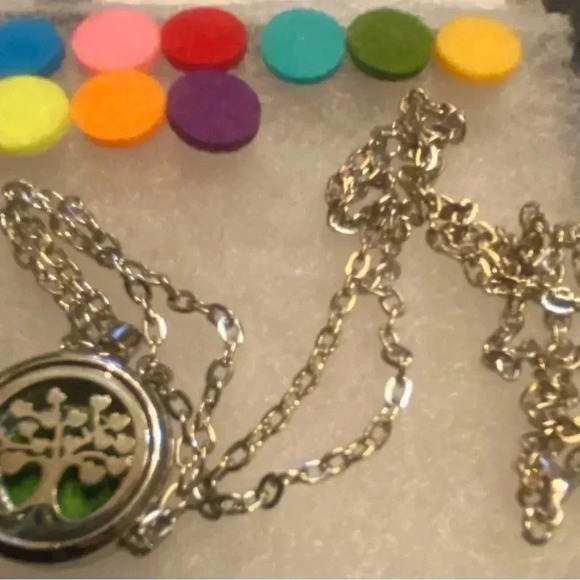 Tree of Life Perfume/Essential Oil Diffusion Stainless Steel Pendant Necklace. - Picture 9 of 12